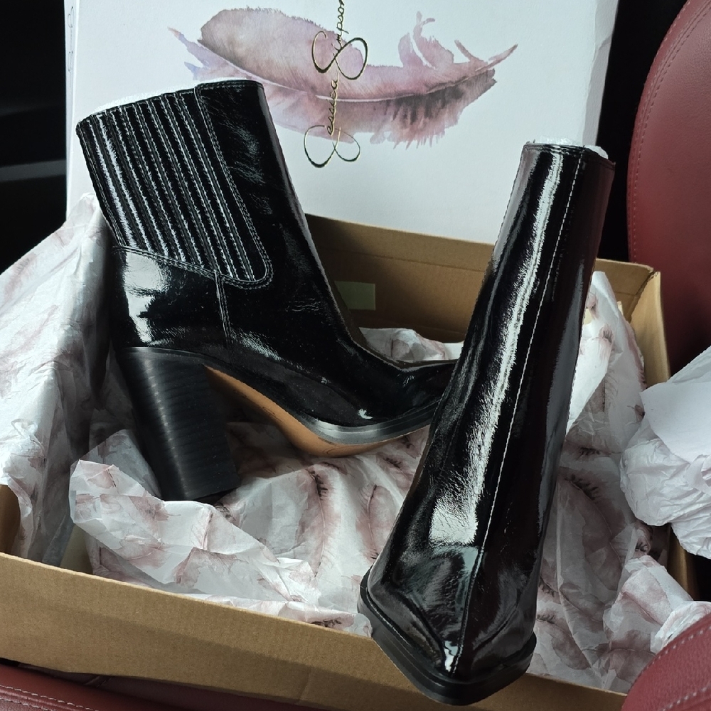Jessica Simpson Bolesia Bootie Black Patent Leather Heeled Boots 5M /35 NWOT